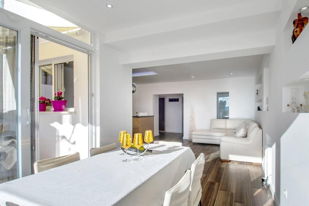 Luxury Apartment Martinis With Pool Spalato Esterno foto