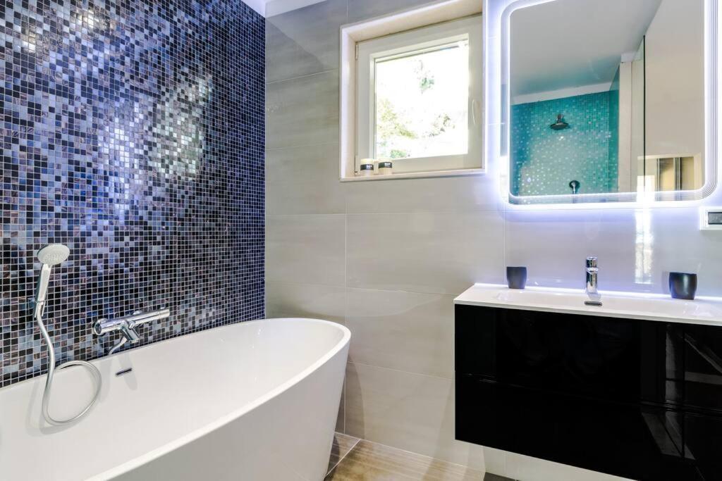 Luxury Apartment Martinis With Pool Spalato Esterno foto